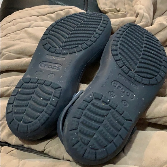 Woman’s blue crocs - Picture 2 of 2